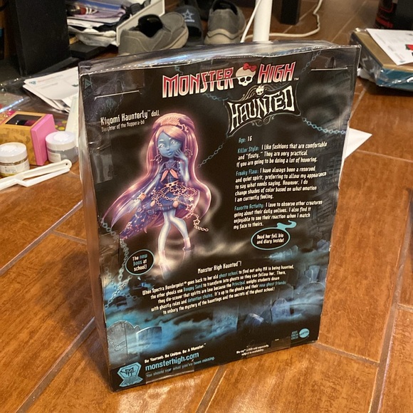 MONSTER HIGH HAUNTED KIYOMI HAUNTERLY - Picture 8 of 13